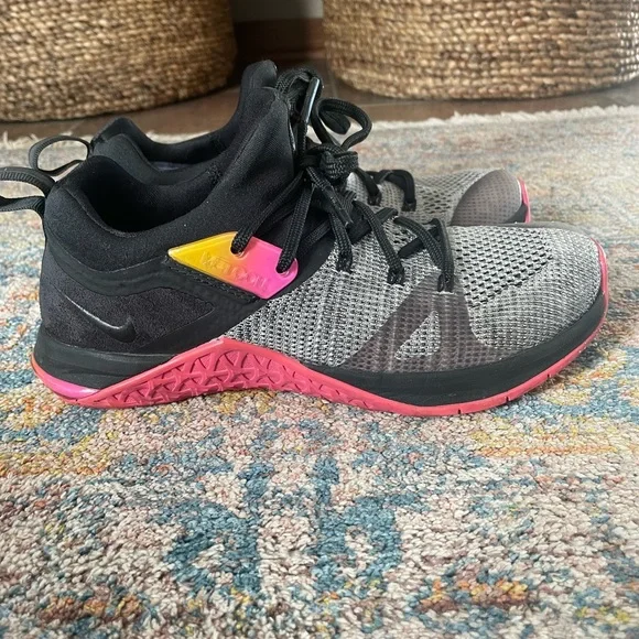 Nike Womens Metcon Flyknit 3 sneaker black pink SZ 6 - Picture 2 of 6